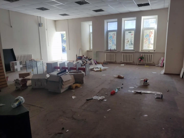 Нежилое помещение (магазин «Просвещение»), площадь 353,4 кв. м, кадастровый номер: 32:28:0031101:3116, адрес: Брянская обл., г. Брянск, Красноармейская  ул., д. 170Б.