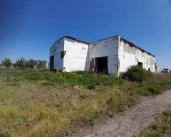 Производственный комплекс (здания телятника, коровника, кормоцеха и з/участки) в Курской области, Щигровский р-н, Вышнеольховатский сельсовет