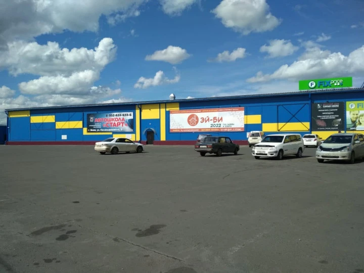 Торговый центр площадью 6 966,4 кв.м. м земельный участок площадью 30 000 кв.м. расположенный по адресу: Иркутская обл, Зима, Коммунистическая ул, дом 184