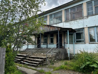 Продается нежилое здание, 1 482,1 кв. м с земельным участком, 4 534 кв. м, расположенные по адресу: Красноярский край, г. Енисейск, ул. Кирова, дом 129