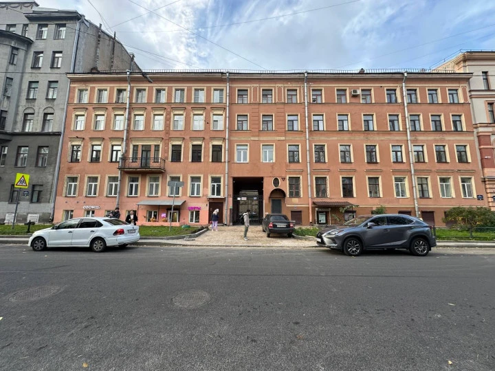 Помещение свободного назначения в Василеостровском районе на 3-й линии В.О.