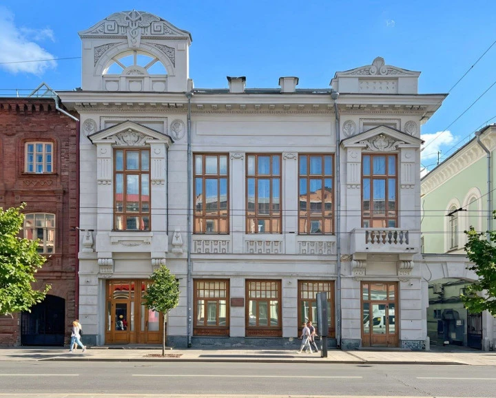 Исторический особняк в центре Самары по адресу: ул. Куйбышева, д. 93 и коммерческие объекты в с. Калиновка, п. Прогресс, п. Масленниково Самарской области
