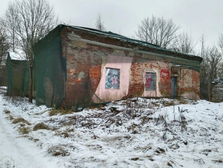 Здание с участком в Красном Селе