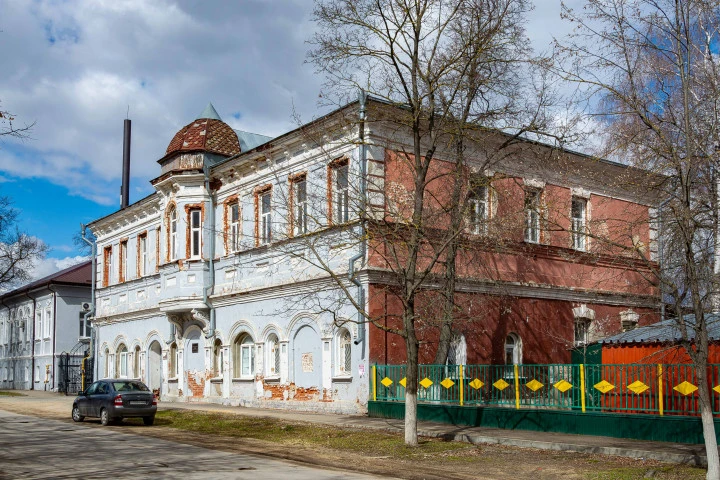 Нежилое здание (ОКН) 686 кв.м. с земельным участком в г. Данков Липецкой области.