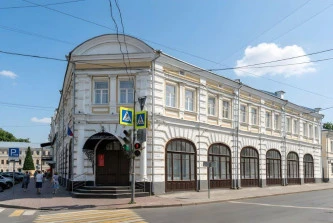 Здание ОКН "Торговый дом Вахромеева", кон.XVIII в., нач.XX в., общей площадью: 1 197,5 кв. м, с земельным участком 911 кв. м, в центре Ярославля, на улице Андропова, д. 9/9