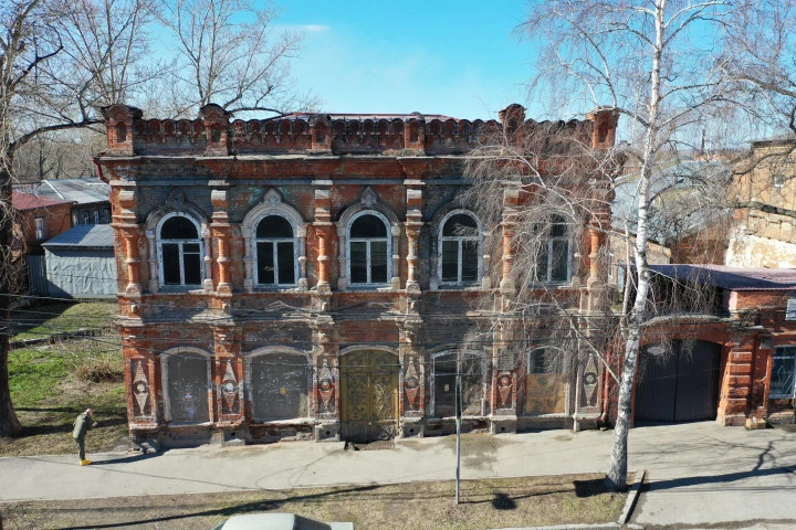 Нежилое здание, общей площадью 255 кв. м, Красноярский край, г. Ачинск, ул. Комсомольская, дом 10