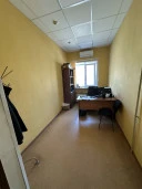 Нежилое помещение 389 кв.м и секционные ворота Aluteh Pro Trend 4470 x 4810 x 2220 в здании Литер В3, расположенные по адресу: Курская область, г. Курск, ул. Магистральная, д. 17, помещ. 15 на 1 этаже, пом.2,4-5,8,9,9а,10-12 на 2 этаже